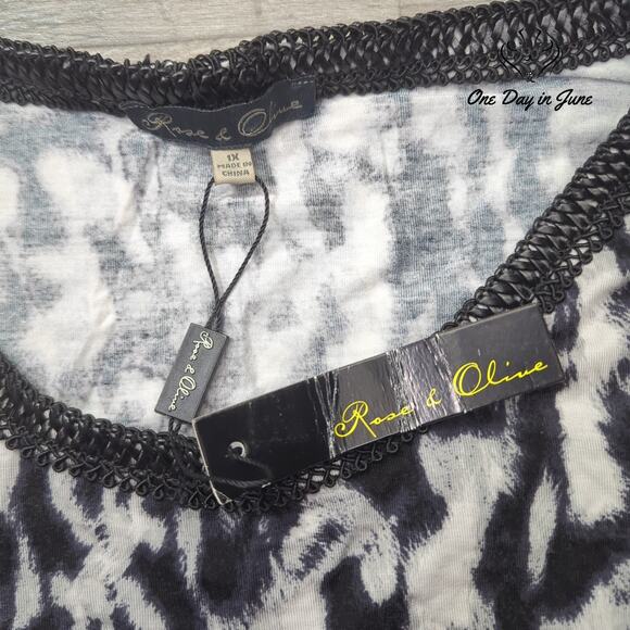 Rose & Olive Cold Shoulder Top Size 1X - Picture 2 of 5